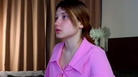 Doloras online show from October 2025 07:12:02 PM