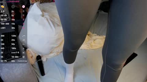 Emely  online show from March 2025 01:21:01 AM