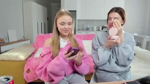 Mona online show from October 2025 01:44:01 AM