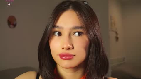 Snapshot of floralmuse chatting on November 2025 04:34:01 AM Viola online show from November 2025 04:34:01 AM