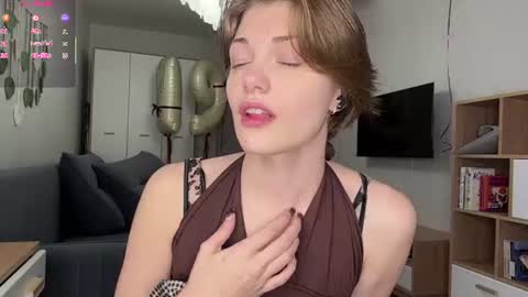 Snapshot of florenceheatly chatting on June 2026 11:12:02 AM Flora online show from June 2026 11:12:02 AM