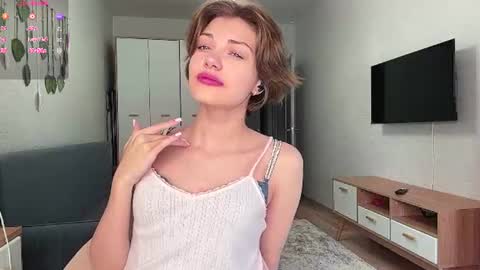 Snapshot of florenceheatly chatting on June 2026 10:05:02 AM Flora online show from June 2026 10:05:02 AM