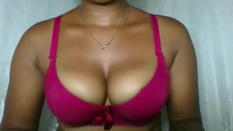 florencia011 online show from December 2025 04:23:02 PM