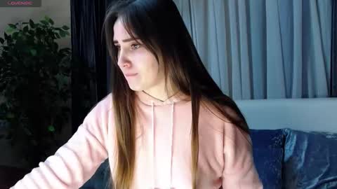 Snapshot of flouvet chatting on October 2025 07:43:01 AM Flouvet online show from October 2025 07:43:01 AM