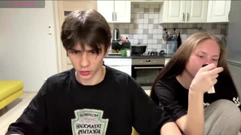 flowerscouple online show from April 2026 10:12:01 PM