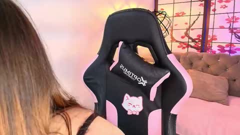  FLUFFY BUBBLE  online show from January 2026 04:15:01 AM