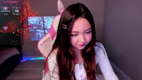 Snapshot of fluffy_rose chatting on November 2025 11:40:01 PM Rose online show from November 2025 11:40:01 PM