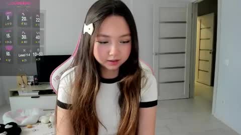 Snapshot of fluffy_rose chatting on May 2026 04:21:01 AM Rose online show from May 2026 04:21:01 AM