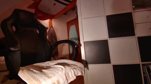 Matthew online show from October 2025 04:42:01 PM