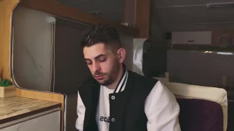 independent model online show from January 2026 09:02:02 PM