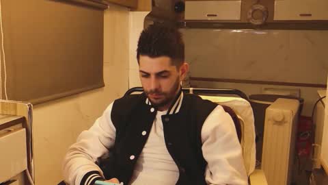 independent model online show from February 2026 05:11:01 PM