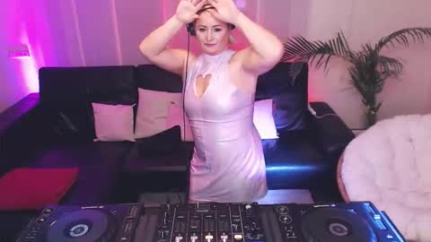 Forbidden Kitty online show from November 2025 08:41:01 PM