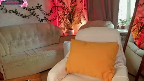 Snapshot of forest_lina chatting on June 2026 10:53:01 AM online show from June 2026 10:53:01 AM