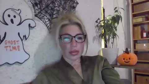 fox_red_lady7 online show from October 2025 07:59:01 PM