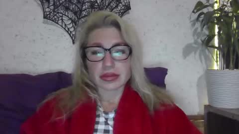 fox_red_lady7 online show from November 2025 09:36:01 PM