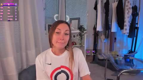 Snapshot of foxe_sailey chatting on September 2025 07:33:02 AM Fox love you online show from September 2025 07:33:02 AM