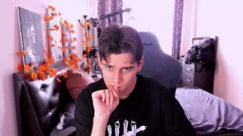 Foxicfu online show from November 2025 08:57:01 AM