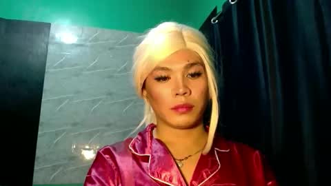 Snapshot of foxli_xx chatting on May 2026 01:28:01 PM KITTY online show from May 2026 01:28:01 PM
