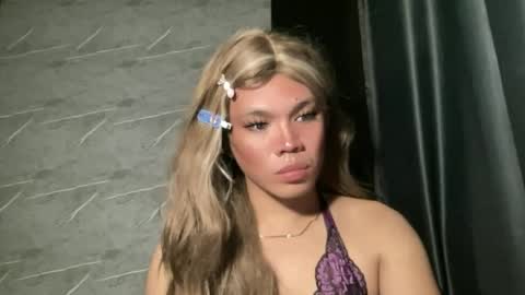 Snapshot of foxli_xx chatting on June 2026 01:25:02 AM KITTY online show from June 2026 01:25:02 AM