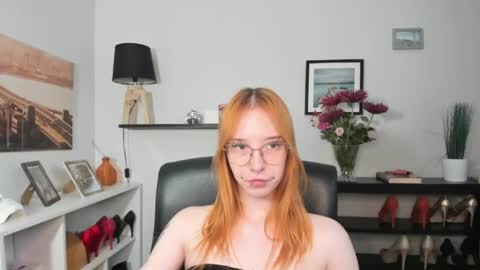 Snapshot of foxsonya chatting on June 2026 05:43:02 AM Sonya online show from June 2026 05:43:02 AM