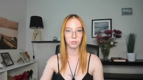 Snapshot of foxsonya chatting on June 2026 05:31:01 AM Sonya online show from June 2026 05:31:01 AM