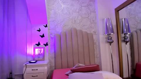 Foxy online show from February 2026 07:32:01 PM