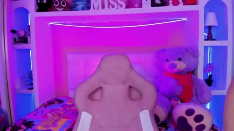 Snapshot of foxy__jade chatting on April 2026 11:06:01 AM Miss Jade online show from April 2026 11:06:01 AM