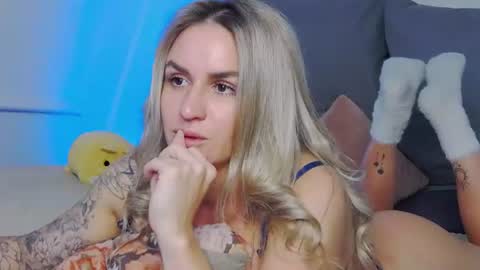 Snapshot of foxy_kimmi chatting on June 2026 09:14:01 AM Foxy Kimmi online show from June 2026 09:14:01 AM