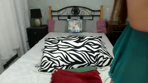 Snapshot of foxyhershey chatting on December 2024 09:06:01 PM foxyhershey online show from December 2024 09:06:01 PM