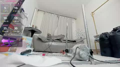 yiyi online show from December 2025 12:00:02 PM