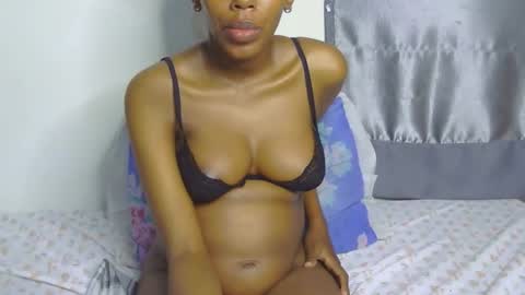 foxypennyy online show from November 2025 02:21:01 PM