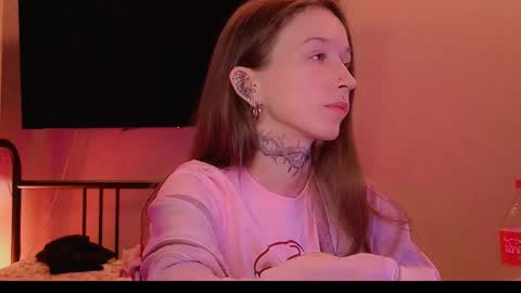 fran_bow online show from April 2026 07:58:02 PM