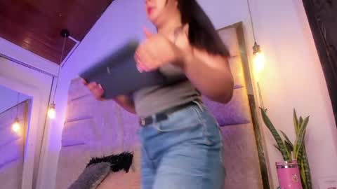 francheska121 online show from March 2026 03:48:01 PM