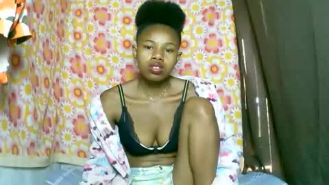 Snapshot of franciefrancie chatting on September 2025 05:34:02 AM francilla online show from September 2025 05:34:02 AM