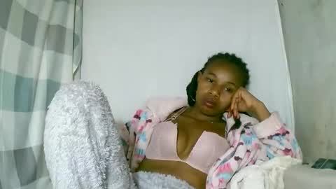 Snapshot of franciefrancie chatting on October 2025 07:00:01 PM francilla online show from October 2025 07:00:01 PM