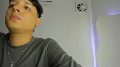 Snapshot of frank_castiglioni chatting on March 2025 04:01:01 AM Castiglioni online show from March 2025 04:01:01 AM