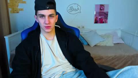 Frank online show from February 2025 05:09:01 AM