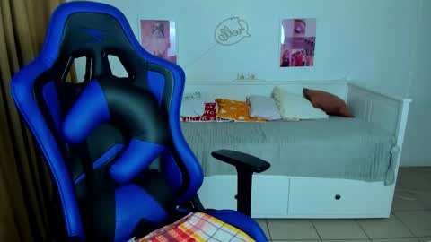 Frank online show from October 2025 04:22:02 AM