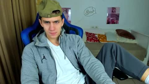 Frank online show from November 2025 04:46:02 AM