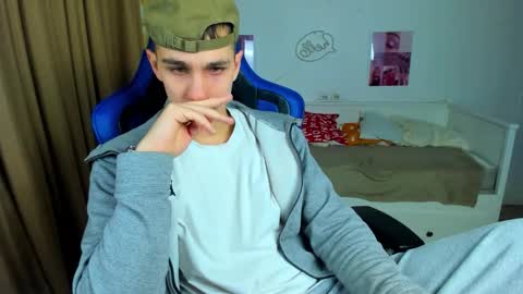 Frank online show from December 2025 04:10:02 AM