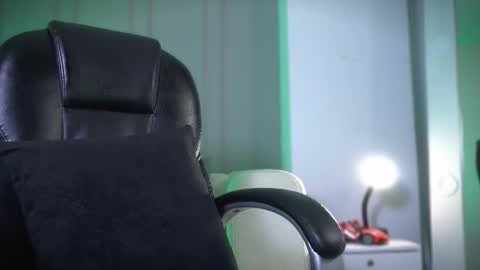 Frank Farrell. Hey remember to give me a thumbs up Ty online show from November 2025 10:32:02 PM