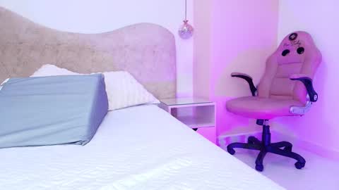 FRANYELY online show from November 2025 07:12:02 PM