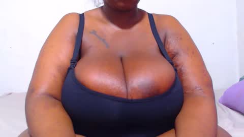 Snapshot of freakyboobsxx chatting on December 2024 10:55:02 PM Kimmy online show from December 2024 10:55:02 PM