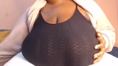 Snapshot of freakyboobsxx chatting on June 2026 07:40:02 AM Kimmy online show from June 2026 07:40:02 AM