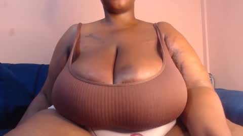 Snapshot of freakyboobsxx chatting on June 2026 02:04:01 PM Kimmy online show from June 2026 02:04:01 PM