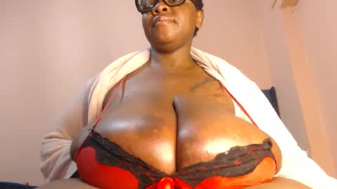Snapshot of freakyboobsxx chatting on June 2026 12:42:01 PM Kimmy online show from June 2026 12:42:01 PM