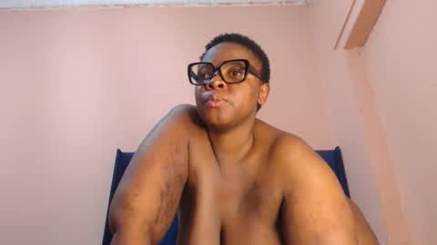 Snapshot of freakyboobsxx chatting on June 2026 12:22:01 PM Kimmy online show from June 2026 12:22:01 PM