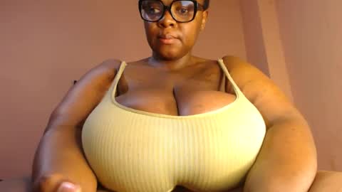 Snapshot of freakyboobsxx chatting on June 2026 01:44:02 PM Kimmy online show from June 2026 01:44:02 PM