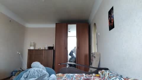 Mia online show from October 2025 08:23:02 AM