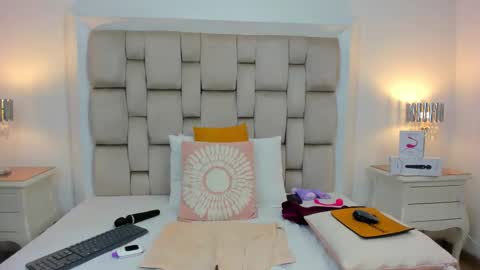 Frehia   online show from September 2025 03:06:02 PM